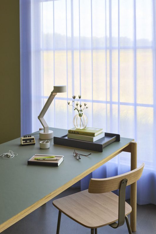 Hübsch pöytä Oblique, vihreä